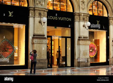 uffici louis vuitton milano|louis vuitton milan italy locations.